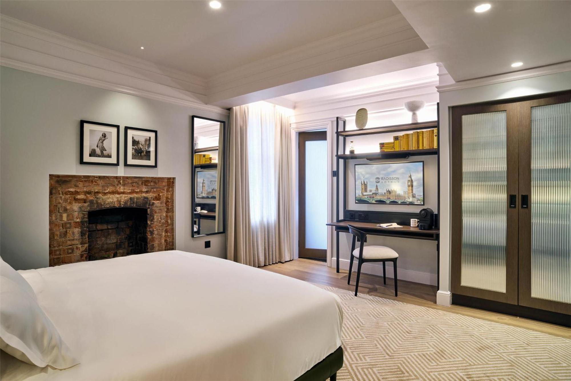 Radisson Blu Hotel, Bloomsbury Hotel 4*